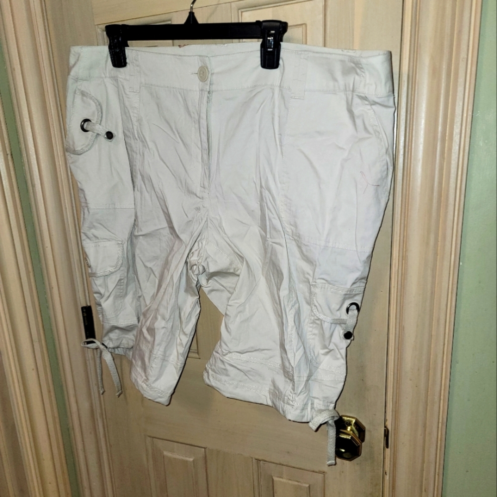 Womens Plus Sz 18 Khaki Cream Shorts Lots Of Pockets And Details Dressbarn